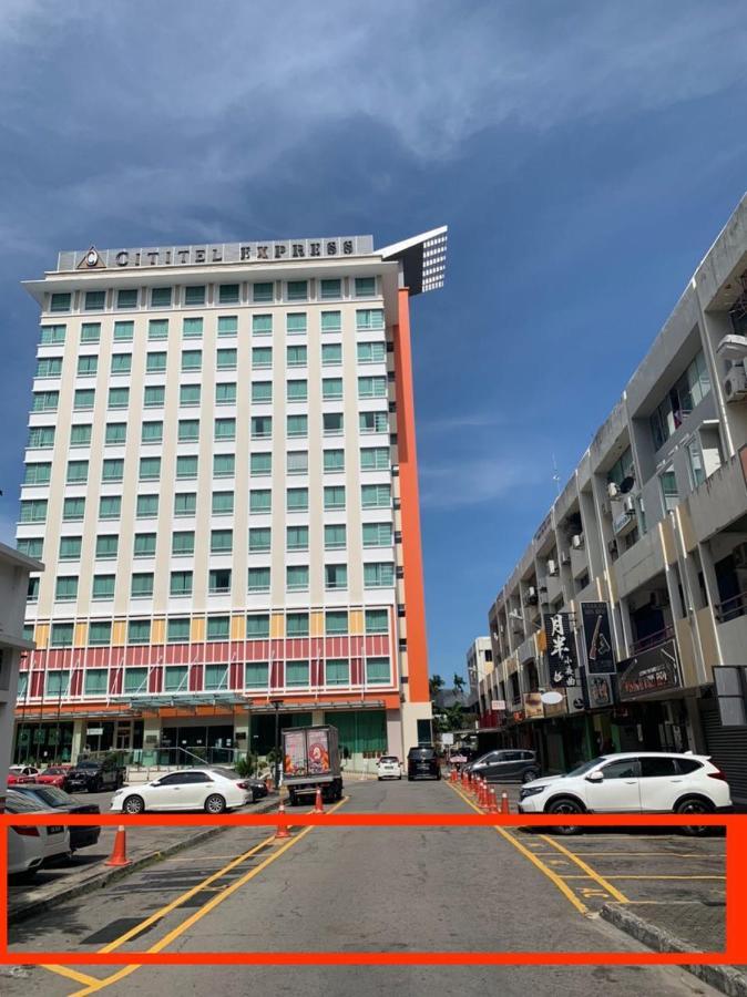 A Residence @ Between Hilton & Cititel Hotel Kota Kinabalu Esterno foto